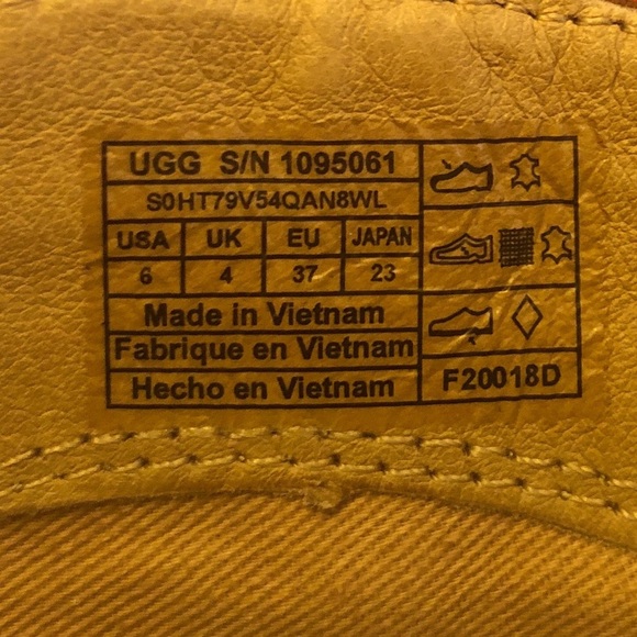 Women’s UGG booties - Picture 3 of 5